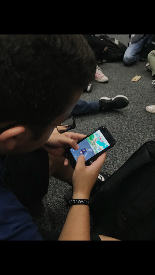 Jacob+Shushan+playing+Mario+Kart+on+his+phone.+++Photo+courtesy+of+Devyn+Weed.+%0A