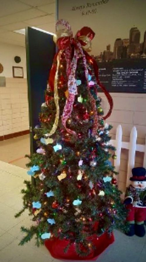 The Giving Tree: Located at Live Oaks Elementary School. Photo Courtesy: Darlene Koosa, December 3, 2021.
