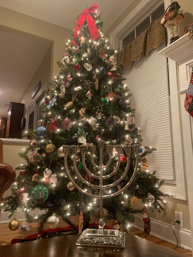 Menorah+and+Christmas+Tree%3A+Hanukkah+and+Christmas%2C+two+very+different+holidays%2C+celebrated+around+the+same+time+by+many+students+and+faculty+at+Foran+High+School.