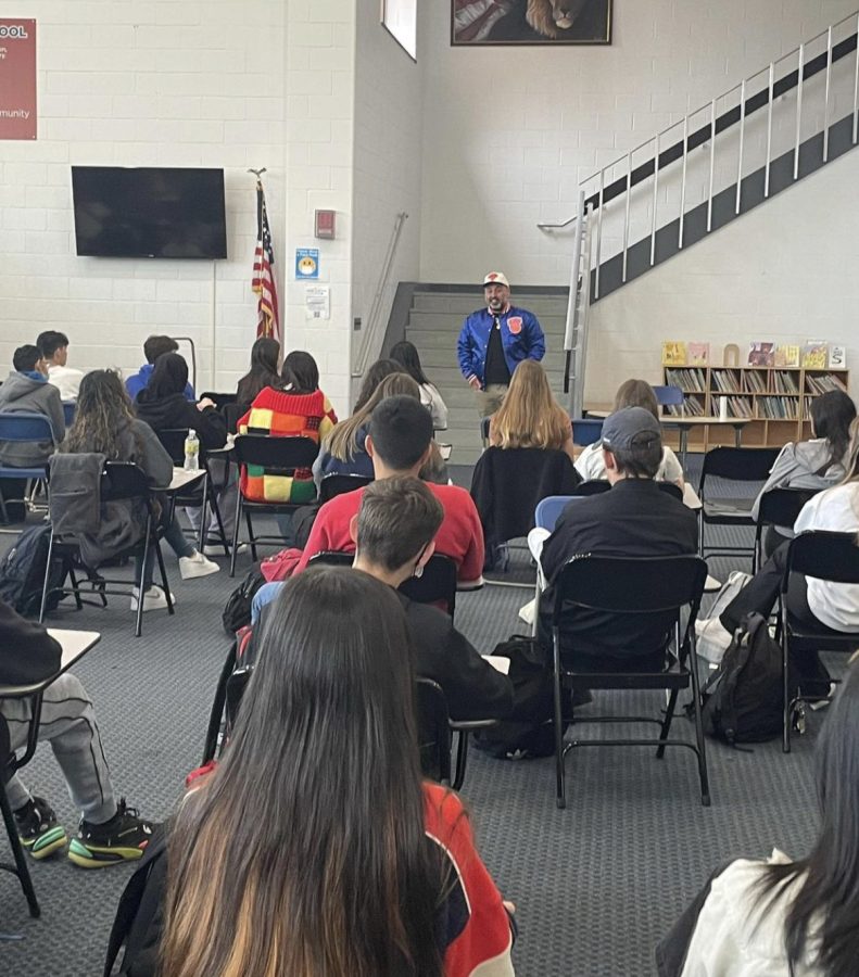 Foran Media Center: Foran Journalism students listen to Anthony Donuhue and his motivating experiences, April 25, 2022. 