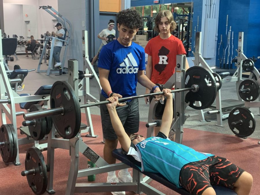 Benching Better Bodies: Max Fallon-Silva benching at the gym as Braden Butler spots him.