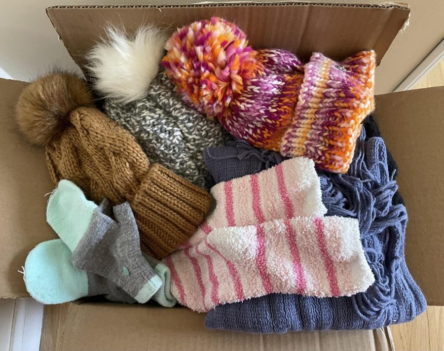 Clothing Drive: Winter clothing drives will be held soon, collecting items such as hats, socks, scarves, gloves, and more, November 19, 2022. 