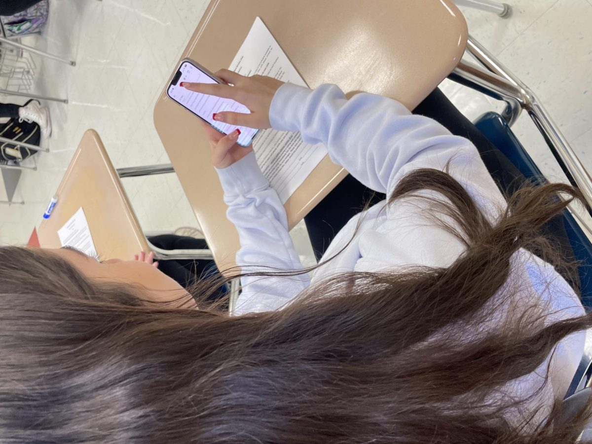 Students adjust to the new upgrade: Lharyssa Pinho filled out a pass in Securly Pass on her phone. December 13, 2023. 