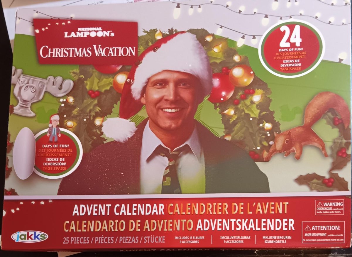 A Month of gifts : An advent calendar fetchuring figures of characters from the famous Christmas movie National Lampoon's Christmas Vacation.