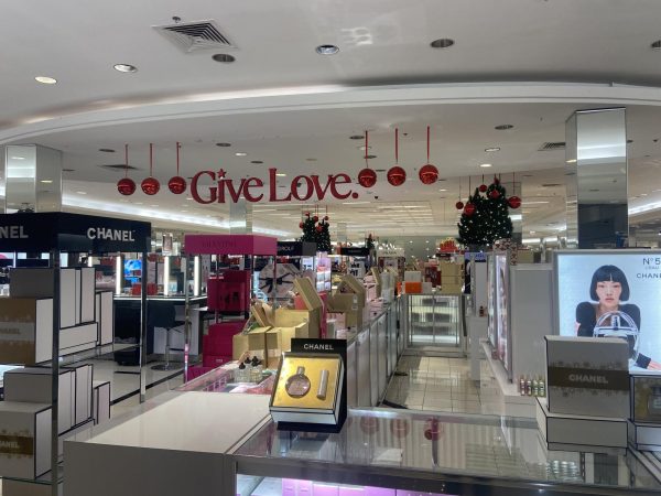 Give Love this Christmas season: Giving love through the Mall. Taken November 18, 2024. Photo courtesy: Audrey Nixon